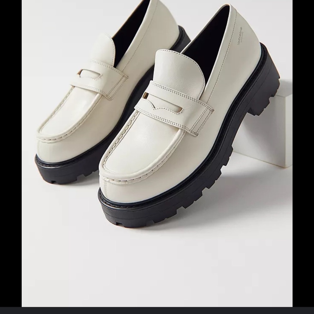 Vagabond Women's Cream Loafers with Black Soles